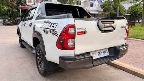 ទើបកាត់បានក្តៅៗ Hilux Rally 022  4X4 ហ្សុីន១ជុំ