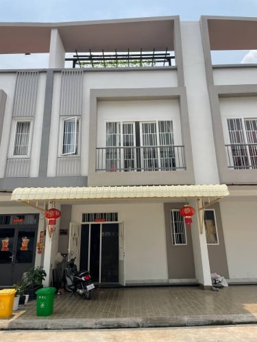 វីឡាកូនកាត់សម្រាប់លក់ House LC1 ច្បារអំពៅ 75000ចរចា