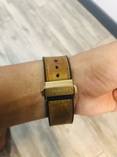 នាឡិការដៃ Hublot Skeleton 35$ នៅមានប្រអប់