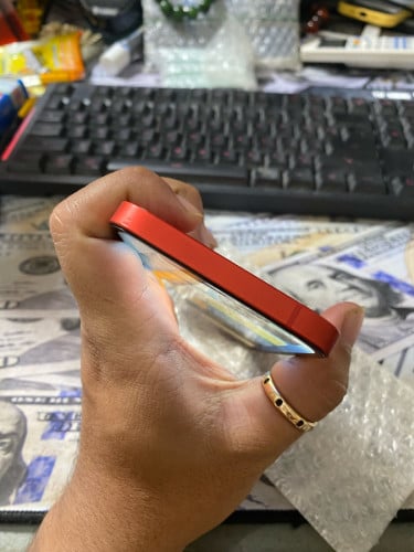 ម៉ាសុីន iPhone 12 Pro សំបកតួរ iPhone 12 / 128g / no scan អេក្រង់ថ្មី លក់តំលៃក្រោមទីផ្សារ 100$ ដាច់