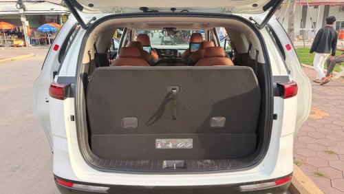 មហាសែនថ្មី Kia Grand Carnival ម៉ាស៊ូត Full 11 កៅអី