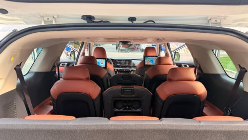 មហាសែនថ្មី Kia Grand Carnival ម៉ាស៊ូត Full 11 កៅអី