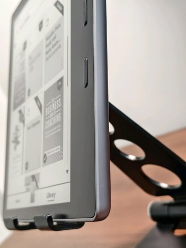 លក់ Kindle Oasis (10th Generation) ថ្មី 99% (ដូចថ្មី)