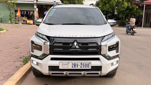 មហាសែនថ្មី Mitsubishi X-Pander Cross 2023 ហ្សុីន១ជុំ