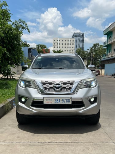 ឪមហាថ្មី NISSAN TERRA 2019 ម្ចាស់ដេីម ម៉ាសុីនម៉ាស៊ូត