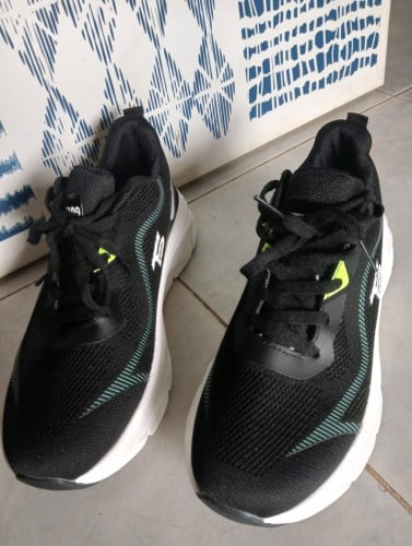 ស្បែកជើង Sport ថ្មី 100% Size 41 (TS/Strong)