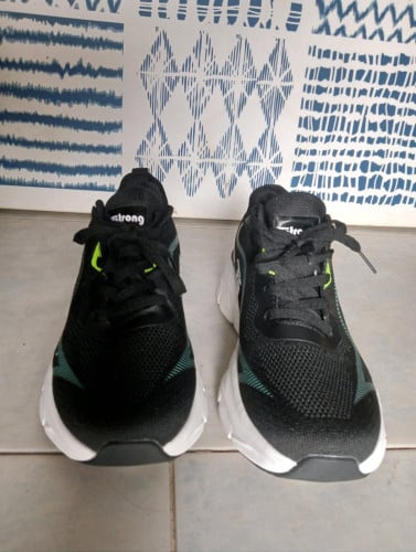 ស្បែកជើង Sport ថ្មី 100% Size 41 (TS/Strong)