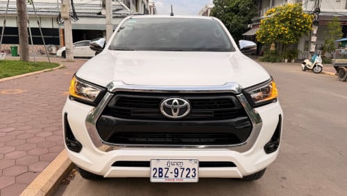 មហាថ្មី Toyota Hilux Revo V-edition 024 ហ្សុីន១ជុំ