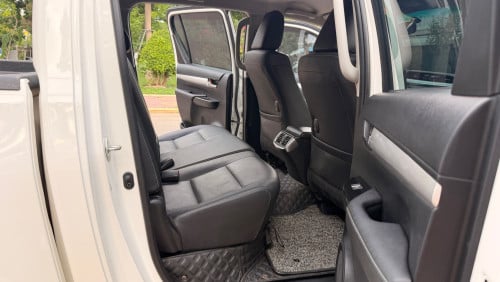 មហាថ្មី Toyota Hilux Revo V-edition 024 ហ្សុីន១ជុំ