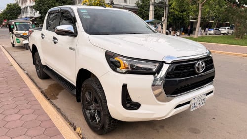 មហាថ្មី Toyota Hilux Revo V-edition 024 ហ្សុីន១ជុំ