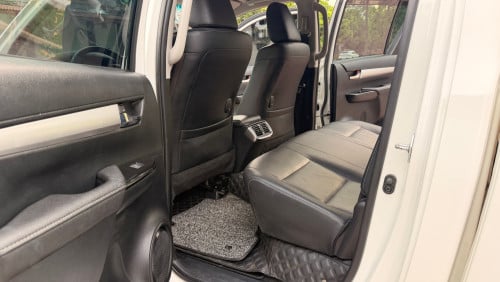 មហាថ្មី Toyota Hilux Revo V-edition 024 ហ្សុីន១ជុំ