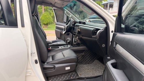 មហាថ្មី Toyota Hilux Revo V-edition 024 ហ្សុីន១ជុំ