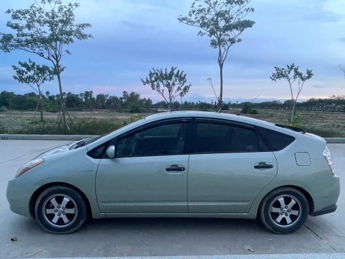 ខ្ញុំចង់លក់ឡានមួយគ្រឿងម៉ាកToyota Prius ឆ្នាំ2008 Full option