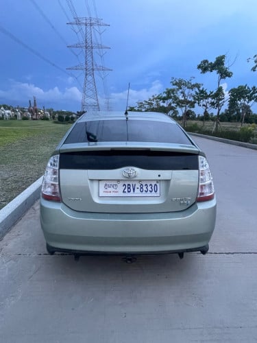 ខ្ញុំចង់លក់ឡានមួយគ្រឿងម៉ាកToyota Prius ឆ្នាំ2008 Full option