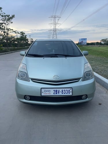 ខ្ញុំចង់លក់ឡានមួយគ្រឿងម៉ាកToyota Prius ឆ្នាំ2008 Full option