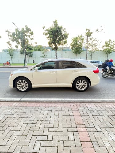 ឡានលក់ Toyota Vanza 2010 V4 pong1 full option👉បើកតំបូល សោរប្រើស្មាតឃី