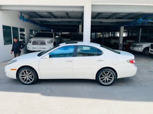 ✅ឡានលក់ប្រញ៉ាប់ (Lexus ES300)ឆ្នាំ2002✅ធានាឡានអត់បុកអត់ប៉ះ✅ម៉ាសុីនប្រអប់លេខអេមជើងក្រោមអេម