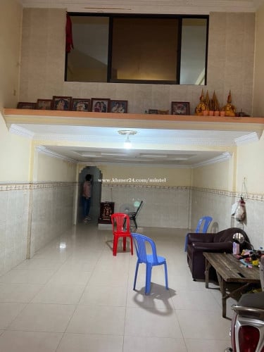 ផ្ទះល្វែងត្រពាំងថ្លឹងលក់បន្ទាន់ 排屋子出售 Veng Sreng Area Flat for Sell