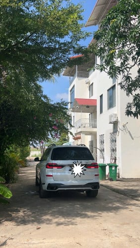 2023 l BMW X7 M-Sport Black Package l Less Kilo