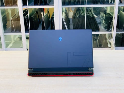 Alienware M17 R2 17.3” FHD 144Hz