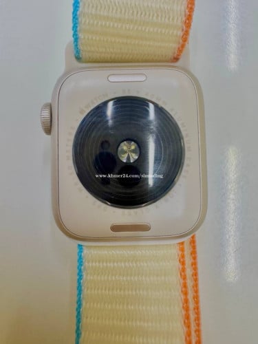 នាឡិកា Apple Watch SE2 នៅថ្មីស្អាត មានខ្សែហ្សីន ថែមខ្សែ២ និងCase នាឡិកា