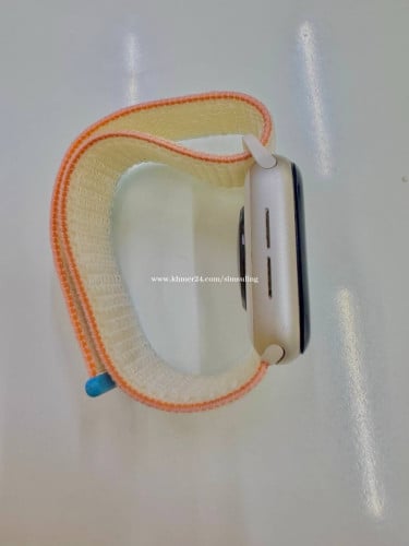 នាឡិកា Apple Watch SE2 នៅថ្មីស្អាត មានខ្សែហ្សីន ថែមខ្សែ២ និងCase នាឡិកា
