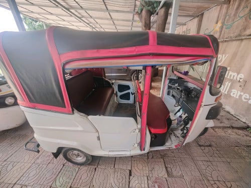 Bajaj Re Maxima z