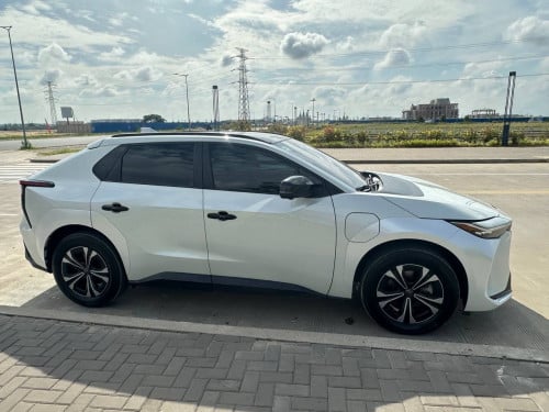 BZ4X 2023 ថ្មីខ្លាំង ទើបប្រើបាន 19000 km ក្នុងលឿង