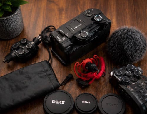 Sony A6600 Full Kit with Lens, Zoom Recorder, Microphones & Camera Bag