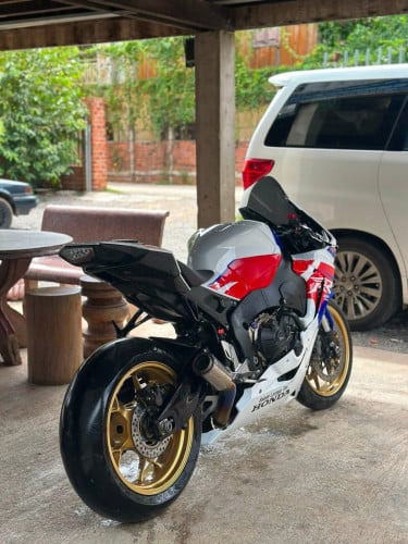 CBR 1000rr 2019 ពន្ធពេញ