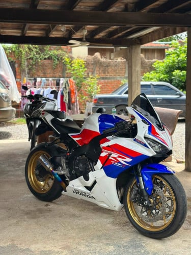 CBR 1000rr 2019 ពន្ធពេញ