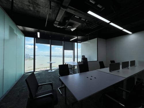 Coworking space for rent at koh pich ការិយាល័យជួល មានតុ កៅអីស្រាប់ នៅកោះពេជ្រ (Of-138)