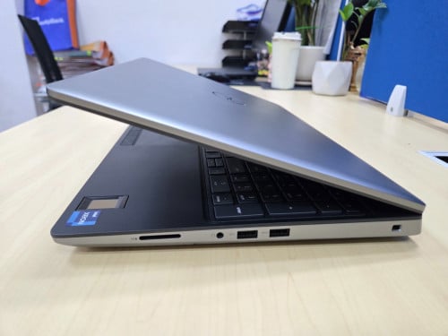 Dell Precision 7560 Touchscreen Workstation | Xeon W-11855M | 128GB RAM | 1TB SSD | Windows 11 Pro