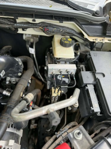 Ford Ranger Wildtrak 023 ហ្សុីនមួយជុំគីឡូតិច