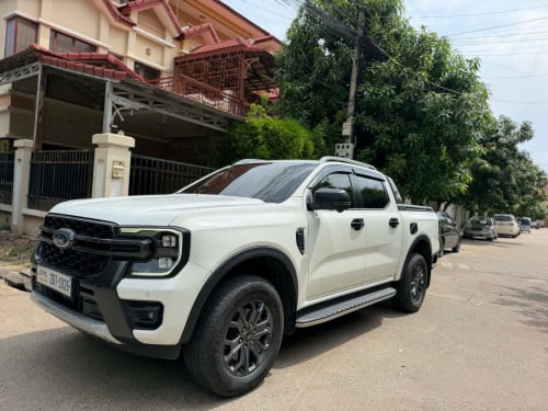 Ford Ranger Wildtrak 023 ហ្សុីនមួយជុំគីឡូតិច