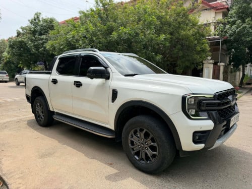 Ford Ranger Wildtrak 023 ហ្សុីនមួយជុំគីឡូតិច