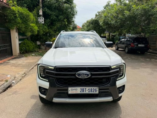 Ford Ranger Wildtrak 023 ហ្សុីនមួយជុំគីឡូតិច