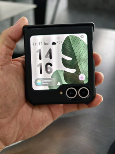 Galaxy Flip 6 (99%) Brown