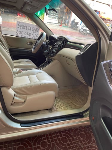 Highlander 02 limited full option ម្ចាស់ដេីមថ្មីណាស់ ថ្នាំស្រីនមួយជុំ អត់ច្រេះ