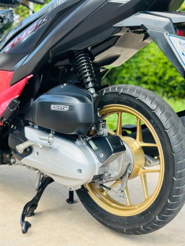 HONDA CLICK 017ក្រុមហ៊ុន ម៉ាសុីនតាន់ហាប់នែនស្ងាត់ជិះស្រួលស្ទុះខ្លាំងធានាមិនលាន់មិនហុយមានពន្ធកាតគ្រឺ