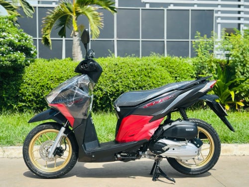 HONDA CLICK 017ក្រុមហ៊ុនNCX ម៉ាសុីនតាន់ហាប់នែនស្ងាត់ជិះស្រួលស្ទុះខ្លាំងមិនលាន់មិនហុយមានពន្ធកាតគ្រឺ