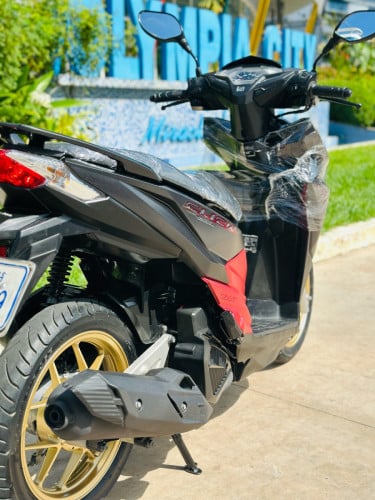 HONDA CLICK 017ក្រុមហ៊ុនNCX ម៉ាសុីនតាន់ហាប់នែនស្ងាត់ជិះស្រួលស្ទុះខ្លាំងមិនលាន់មិនហុយមានពន្ធកាតគ្រឺ