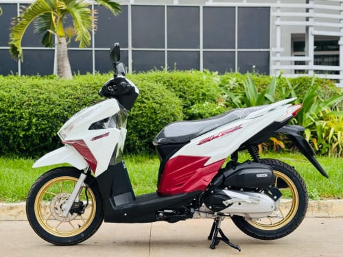 HONDA CLICK 017ក្រុមហ៊ុនNCX ម៉ាសុីនតាន់ហាប់នែនស្ងាត់ជិះស្រួលស្ទុះខ្លាំងមិនលាន់មិនហុយមានពន្ធកាតគ្រឺ