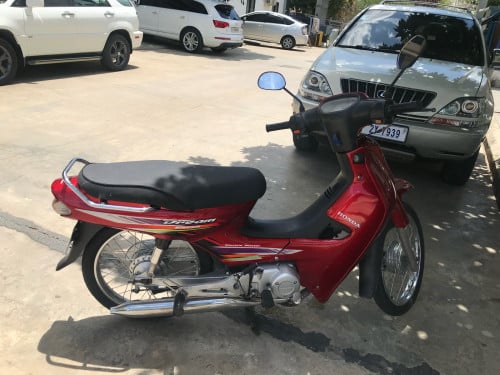 Honda dream c 100 $850