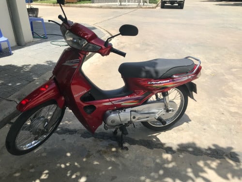 Honda dream c 100 $850