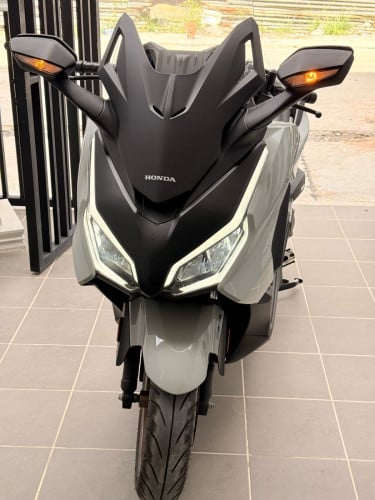 Honda Forza 350 2025 TFT screen