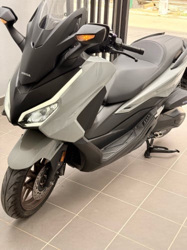 Honda Forza 350 2025 TFT screen