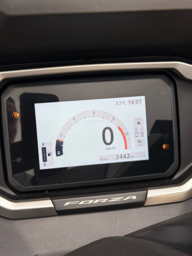 Honda Forza 350 2025 TFT screen