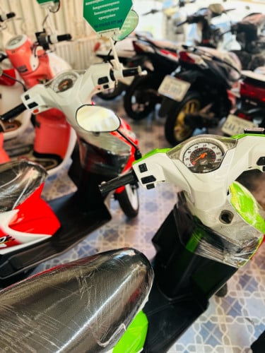 HONDA ICOL 012 ក្រុមហ៊ុន ម៉ាសុីនតាន់ហាប់នែនស្ងាត់ជិះស្រួលមិនលាន់មិនហុយមានពន្ធកាតគ្រឺហ្សីន