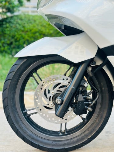 Honda PCX 015ជប៉ុនសុទ្ធ100%កម្លាំង125ccម៉ាសុីនតាន់ហាប់នែនស្ងាត់ជិះស្រួលស្ទុះសំណុំហ្សីន95%មានពន្ធកាត